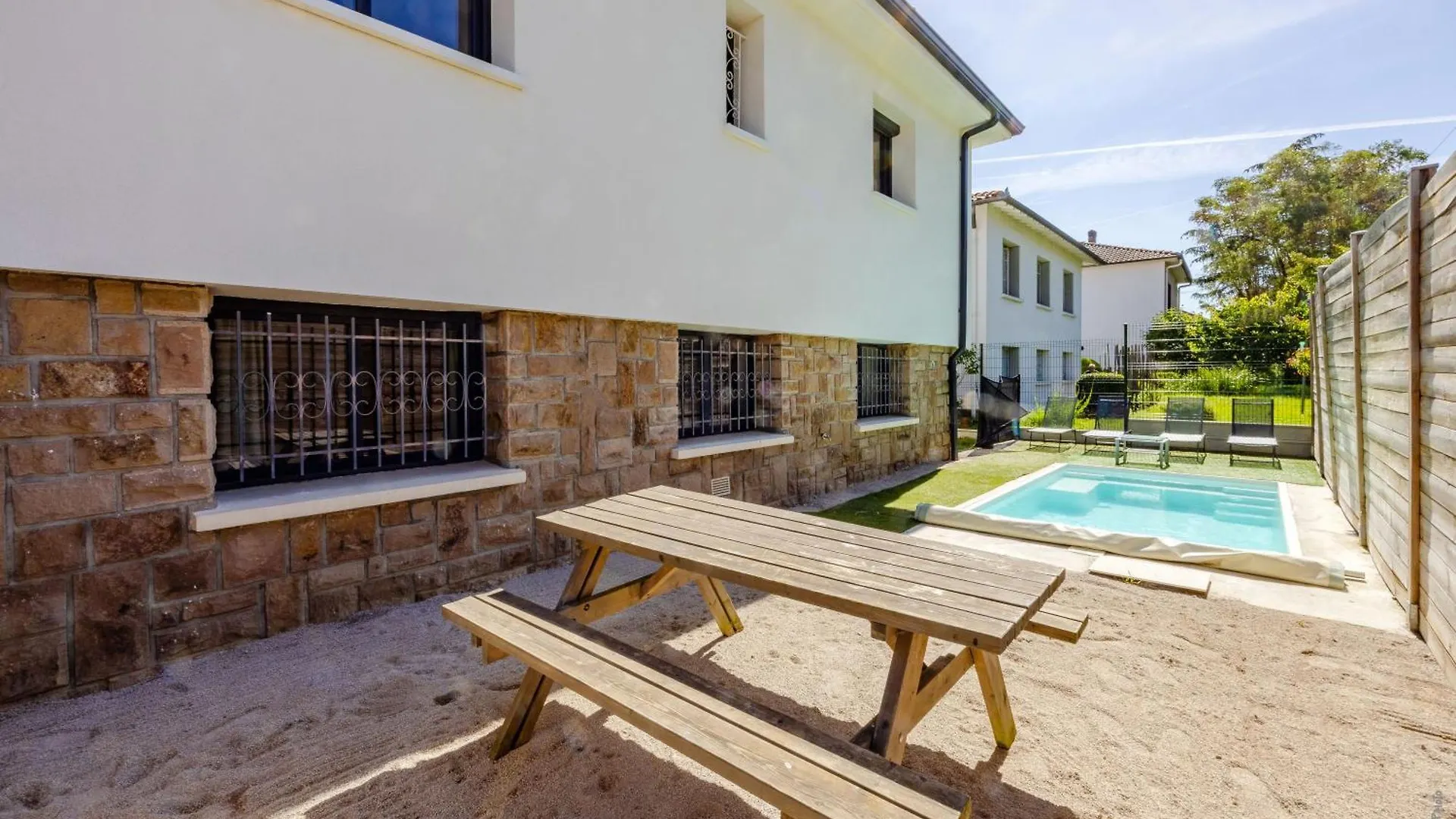 Maison De Ville Tout Confort 10 Personnes Avec Piscine Montauban 0*,  Frankrig